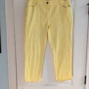 Chaus Lemon Yellow Buttoned Capris